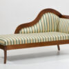 Prawostronny szezlong Artè w kolorze orzech, tapicerowany stylową tkaniną w zielono złote pasy